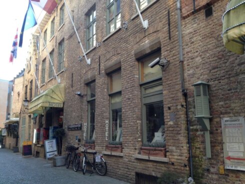 2021-02-27 00:00:00 - Lockdownfeest met 28 mensen stilgelegd in hotel in Brugge