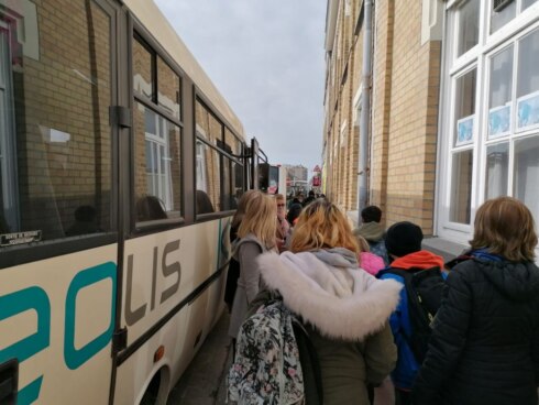 2021-03-22 00:00:00 - Met de bus naar school: "we maken ons daar zorgen over"