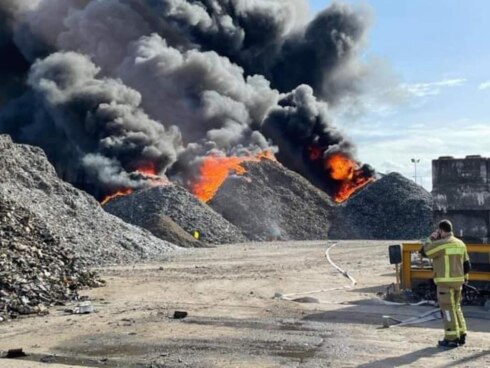 2021-03-28 00:00:00 - Brandweer Menen grijpt opnieuw in voor brand in recyclagebedrijf Galloo