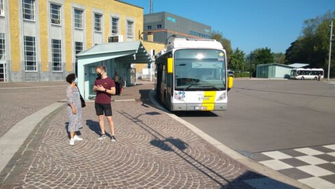2021-06-06 00:00:00 - Wat met slechtzienden op de bus? "Slechts acht procent roept de haltes om, en dat is te weinig"