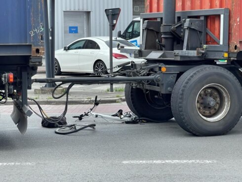 2021-07-08 00:00:00 - Fietsster (66) sterft onder vrachtwagen in Brugge