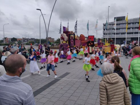 2021-08-28 00:00:00 - Blankenberge bloeit op door coronaveilig Bloemencorso
