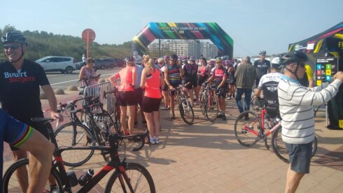 2021-09-18 00:00:00 - Wielertoeristen verkennen parcours WK tijdrijden