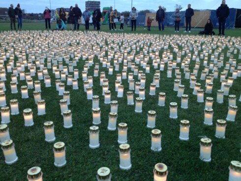 2021-10-17 00:00:00 - Een prachtig gebaar: 3500 kaarsjes voor sterrenkindjes aan Fort Napoleon