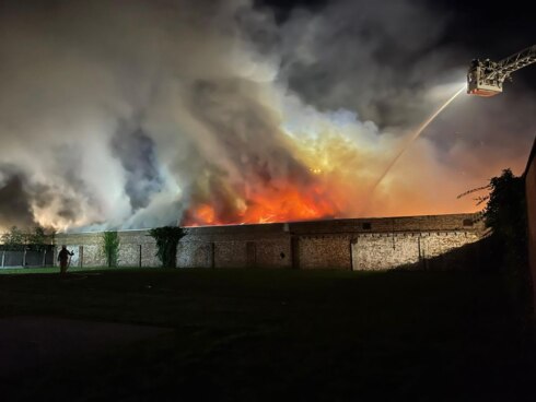 2021-10-22 00:00:00 - Hevige loodsbrand in Assebroek