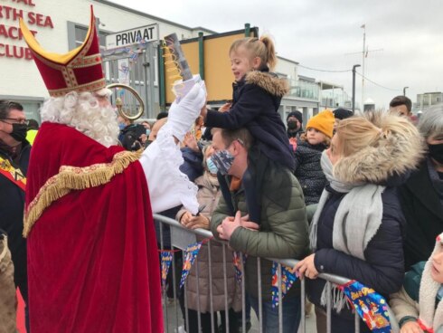 2021-11-20 00:00:00 - Hij komt, hij komt: de Sint maakt zijn intrede in Oostende