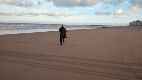 2021-12-11 00:00:00 - Straf! Bruno zwemt 1,5km in ijskoude Noordzee