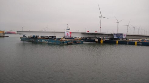 2022-01-22 00:00:00 - Middenstuk nieuwe Verbindingsbrug geplaatst in Zeebrugge