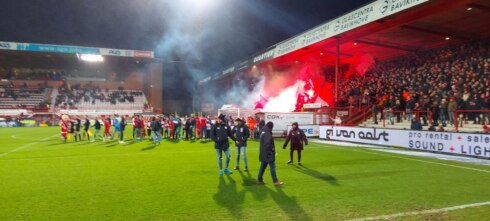 2022-02-20 00:00:00 - KV Kortrijk vernedert Zulte Waregem in match met supportersgeweld