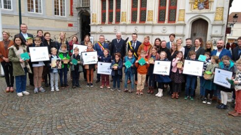 2022-02-22 00:00:00 - Prins Laurent steekt Brugse diervriendelijke scholen hart onder de riem