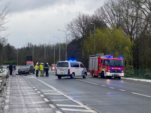 2022-04-01 00:00:00 - Zwaar ongeval met drie wagens in Varsenare, een persoon overleeft het niet