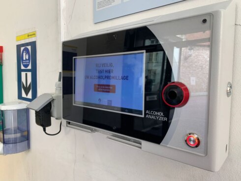 2022-05-03 00:00:00 - Alcoholtesters in Brugge meten hoeveel promille er in je bloed zit