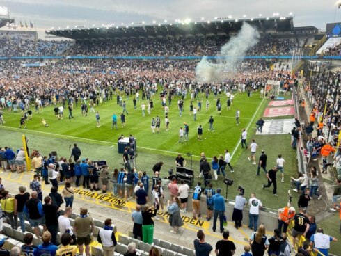2022-05-23 00:00:00 - Club sluit af met gelijkspel, supporters bestormen veld