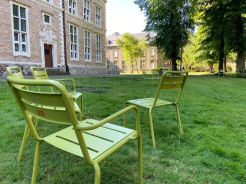 2022-05-25 00:00:00 - Brugge plaatst 400 extra groene stoelen, ondanks vandalisme