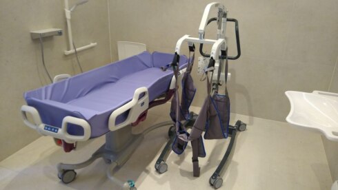 2022-06-09 00:00:00 - In alle comfort douchen en naar toilet in De Panne: changing places ook voor mensen met beperking