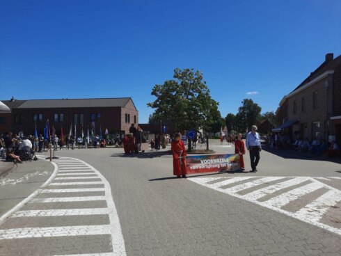 2022-06-12 00:00:00 - Heilig Bloedprocessie trekt na 3 jaar weer door de straten