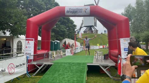 2022-06-26 00:00:00 - De Keyser en Verstuyft domineren triatlon Brugge