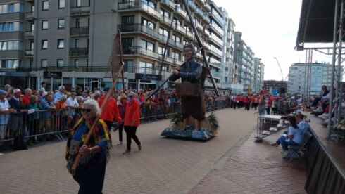 2022-06-26 00:00:00 - Garnaalstoet trekt door Oostduinkerke