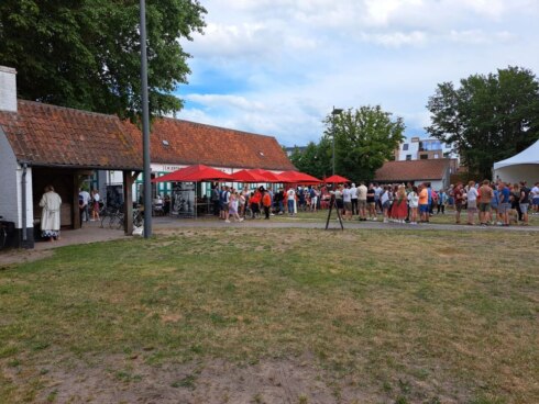 2022-06-26 00:00:00 - Klacht tegen paardenvissers nadat op hol geslagen paard drie gewonden maakt