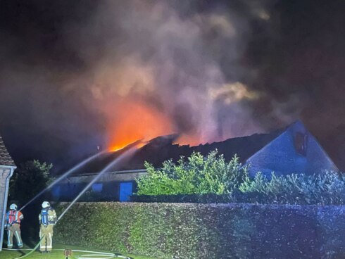 2022-06-26 00:00:00 - Agente redt man uit woningbrand in Zwevegem