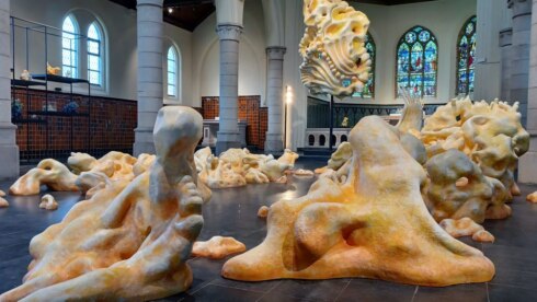 2022-07-15 00:00:00 - Nick Ervinck stelt tentoon in kerk van Sint-Pieters-Kapelle