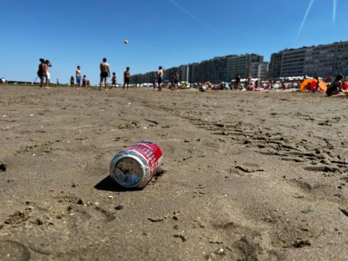 2022-07-24 00:00:00 - Blankenberge deelt GAS-boetes uit voor afval op strand