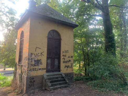 2022-08-18 00:00:00 - Vandalisme in Kasteelpark Zwevezele: "Gespecialiseerde firma inschakelen"