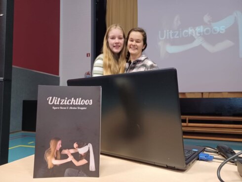 2022-10-06 00:00:00 - Tienermeisjes uit Ichtegem toeren met lezing over mentale gezondheid