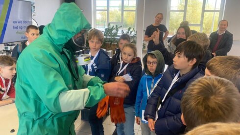2022-11-04 00:00:00 - Kinderen lopen stage in bedrijf