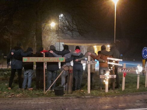 2023-01-22 00:00:00 - Landbouwers houden stil protest op Oostkampse rotonde