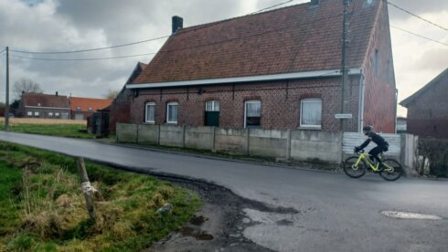 2023-02-05 00:00:00 - Wielertoerist zwaargewond bij ongeval in Oekene