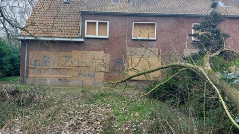 2023-02-16 00:00:00 - Woningen van defensie verloederen in Ieper: "sloop de huizen of renoveer ze"
