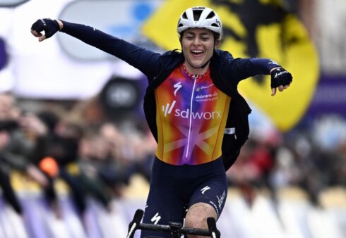 2023-03-26 00:00:00 - Marlen Reusser rondt solo van 40 km af en wint Gent-Wevelgem