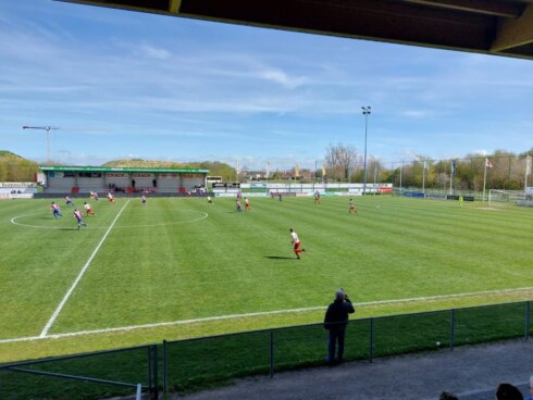 2023-04-16 00:00:00 - Westhoek speelt zorgen van zich af tegen Jong Essevee