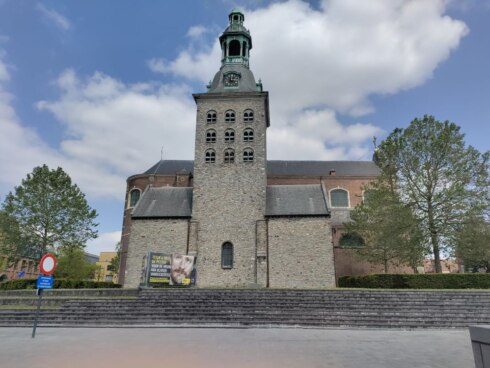 2023-05-25 00:00:00 - Verzekeringsdiscussie houdt haan voorlopig van Harelbeekse kerktoren