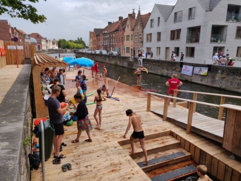 2023-07-09 00:00:00 - 40 enthousiastelingen doen mee aan Big Jump in Brugge