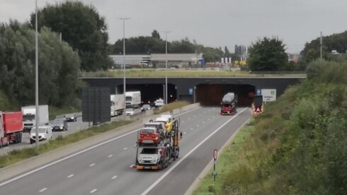 2023-08-31 00:00:00 - Bestuurder levensgevaarlijk gewond na botsing in Wevelgemtunnel