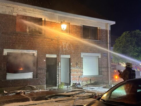 2023-09-20 00:00:00 - Zware brand legt drie huizen in de as in Knokke-Heist