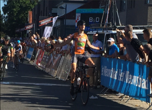 2016-09-07 00:00:00 - Franklin Six wint de spurt in Wingene Koers