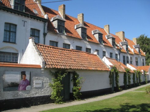 2016-09-16 00:00:00 - Begijnhof Diksmuide gerestaureerd
