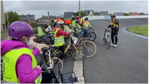 2021-05-17 00:00:00 - 'Iedereen Wereldkampioen' dompelt kinderen onder in het wielrennen