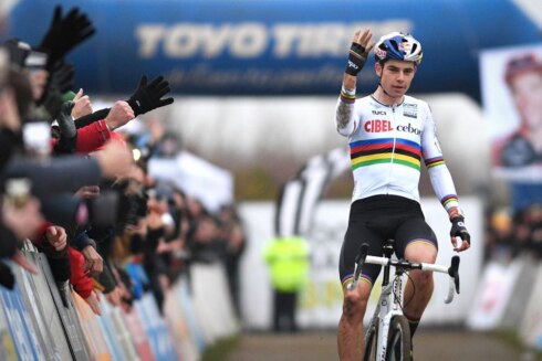 2018-12-29 00:00:00 - Wout van Aert wint Brico Cross Bredene, Gianni Vermeersch vijfde