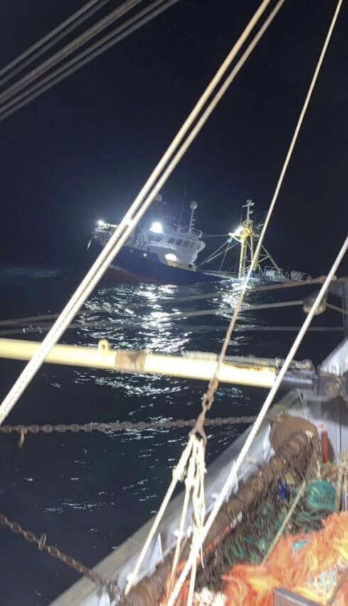 2023-02-14 00:00:00 - Belgisch vissersschip vaart tegen rotsen en zinkt voor Britse kust, bemanning is gered