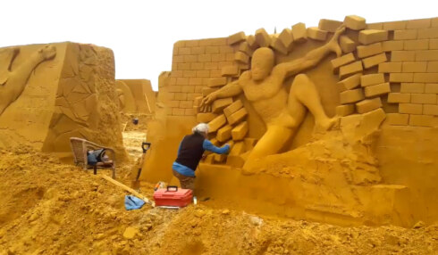 2018-06-19 00:00:00 - Zandsculpturen brengen sprookjesfiguren tot leven