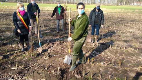 2021-02-28 00:00:00 - Minister Demir plant bos aan in Zedelgem