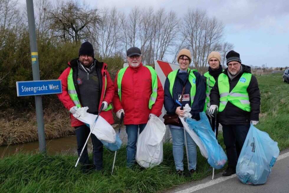 2023-03-26 00:00:00 - Burgemeester en schepen van Veurne sluiten de grote lenteschoonmaak af