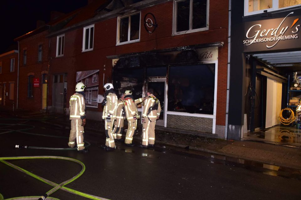 2019-03-26 00:00:00 - Zware brand vernielt horecazaak in Boezinge - brand_boezinge2.jpeg