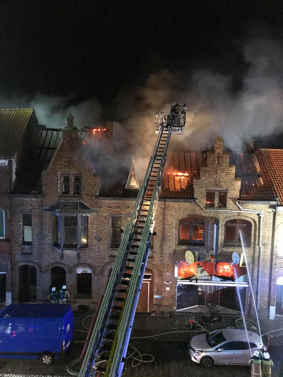 2020-09-27 00:00:00 - Brand verwoest telecomwinkel in Lombardsijde - brand_lombardsijde2.jpg