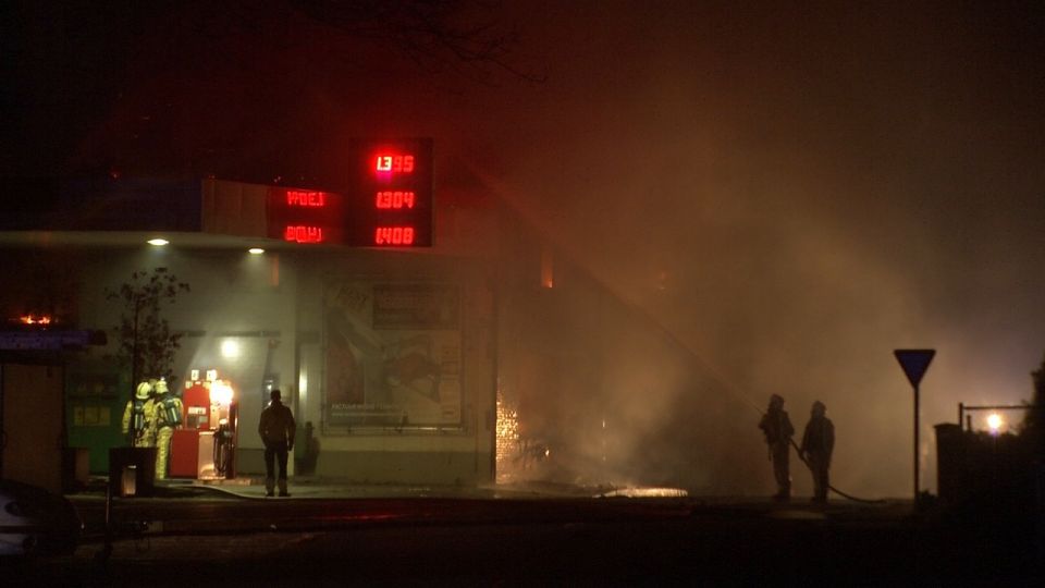 2019-03-14 00:00:00 - Brand vernielt huis naast tankstation in Zedelgem - brand_zedelgem2.jpg