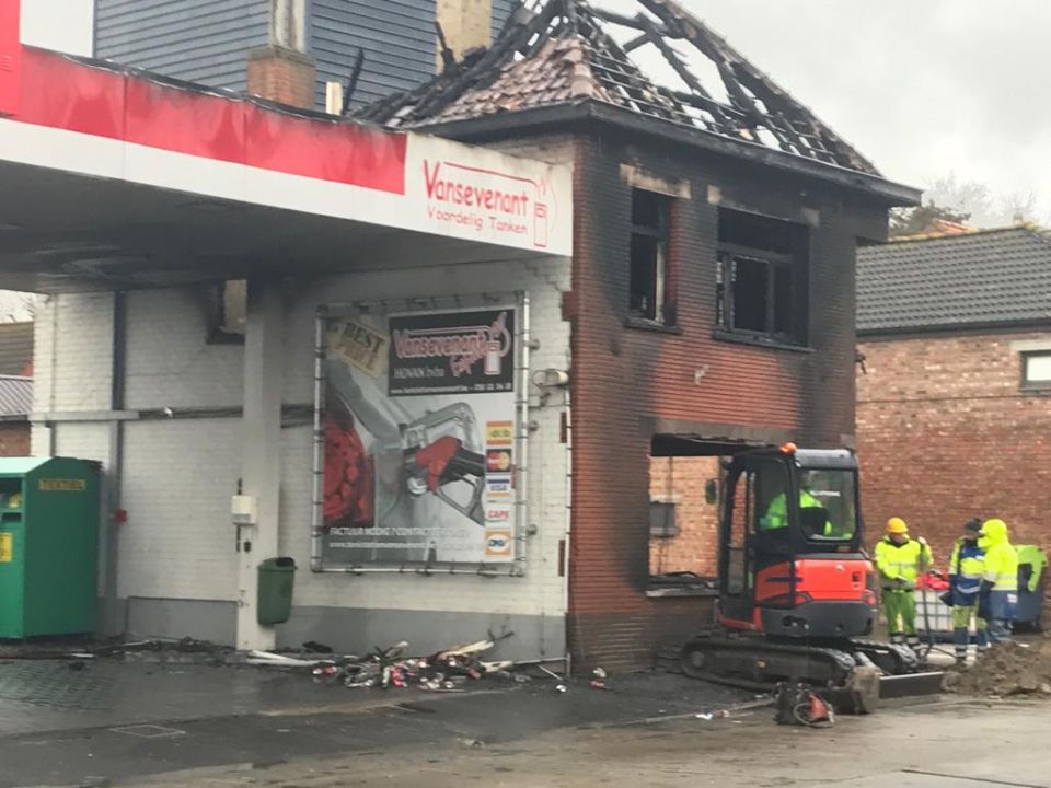 2019-03-14 00:00:00 - Brand vernielt huis naast tankstation in Zedelgem - brand_zedelgem_dag.jpeg